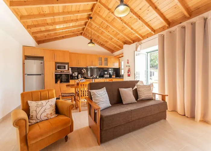 Holiday home Casa Da Figueirinha Calheta de Nesquim